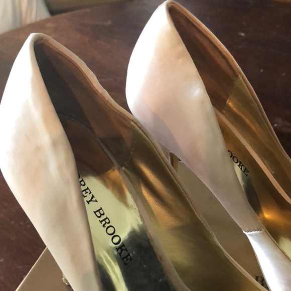 Audrey Brooke Satin Pumps (Manolo Dupe) - Picture 3 of 7